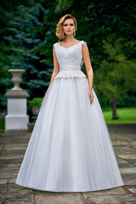 Suknia ślubna model Pearl z kolekcji Inspirations firmy Relevance Bridal