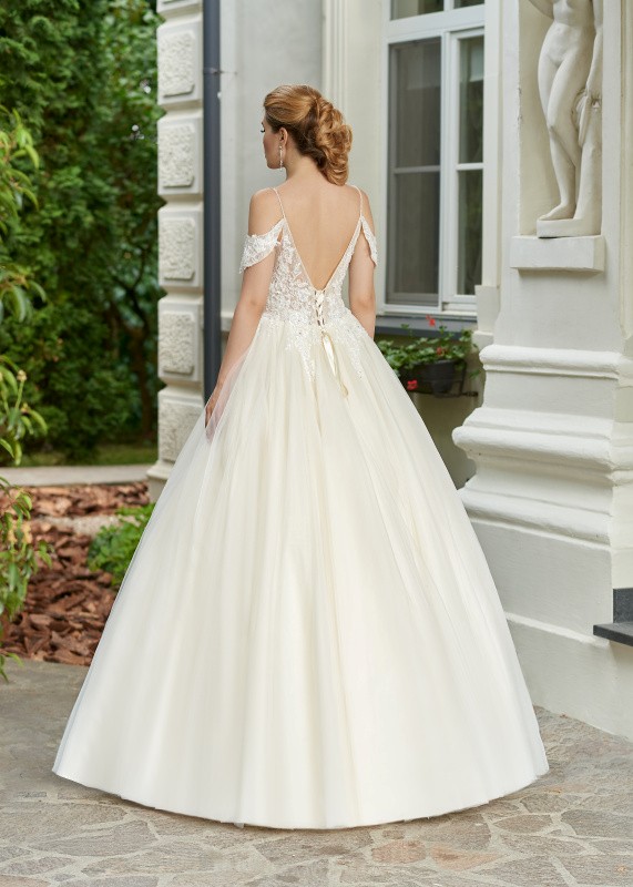 Deborah tył suknia ślubna 2019 Relevance Bridal kolekcja DFM