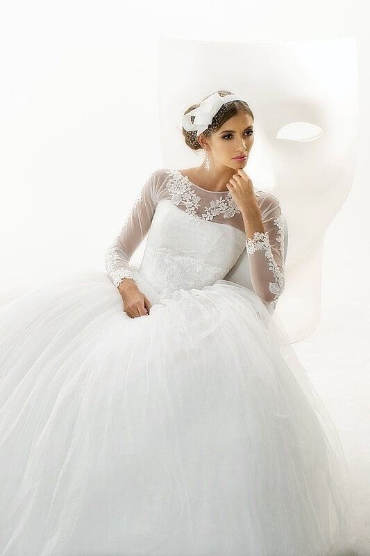 Alessia sukienka ślubna z kolekcji White Butterfly Relevance Bridal