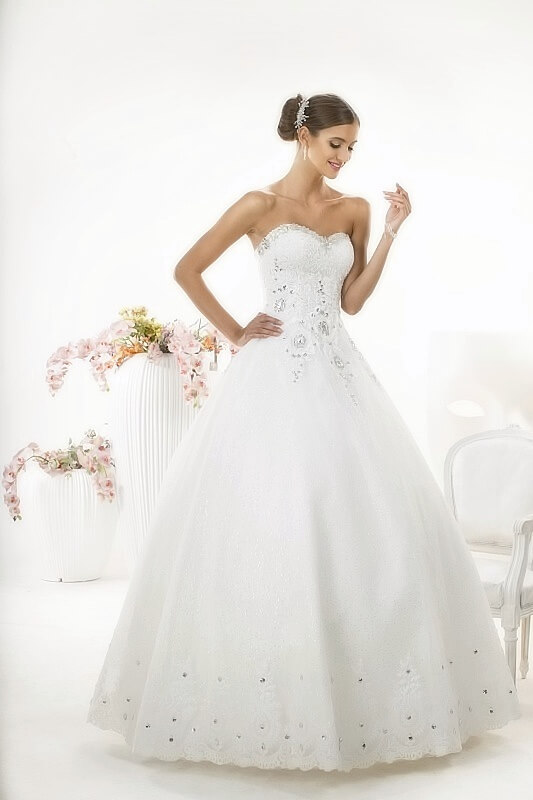 Aurora sukienka ślubna z kolekcji White Butterfly Relevance Bridal
