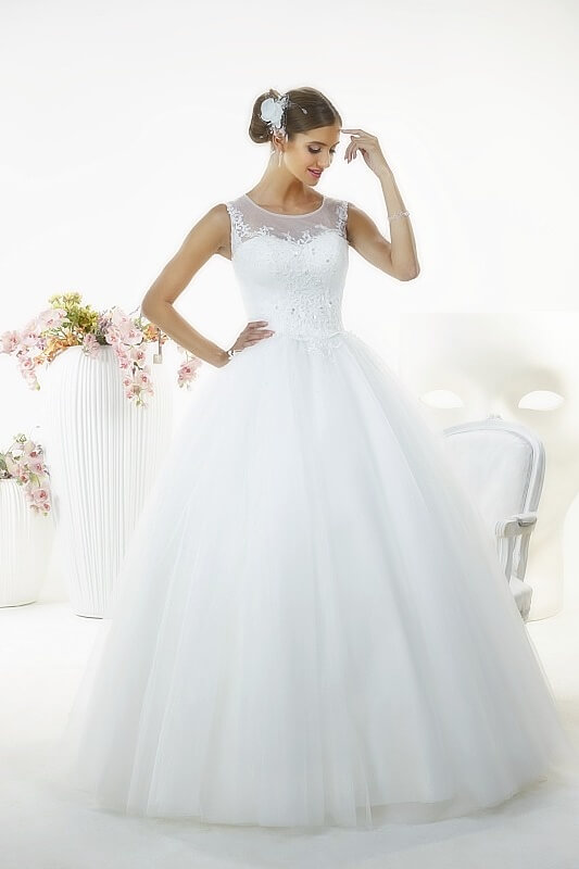 Chloe sukienka ślubna z kolekcji White Butterfly Relevance Bridal