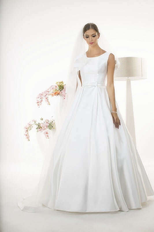 Hope sukienka ślubna z kolekcji White Butterfly Relevance Bridal