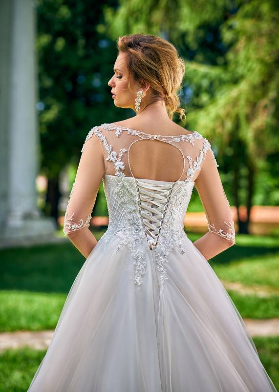 Ingrid tył suknia ślubna Relevance Bridal 2018
