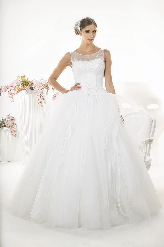 Lara sukienka ślubna z kolekcji White Butterfly Relevance Bridal